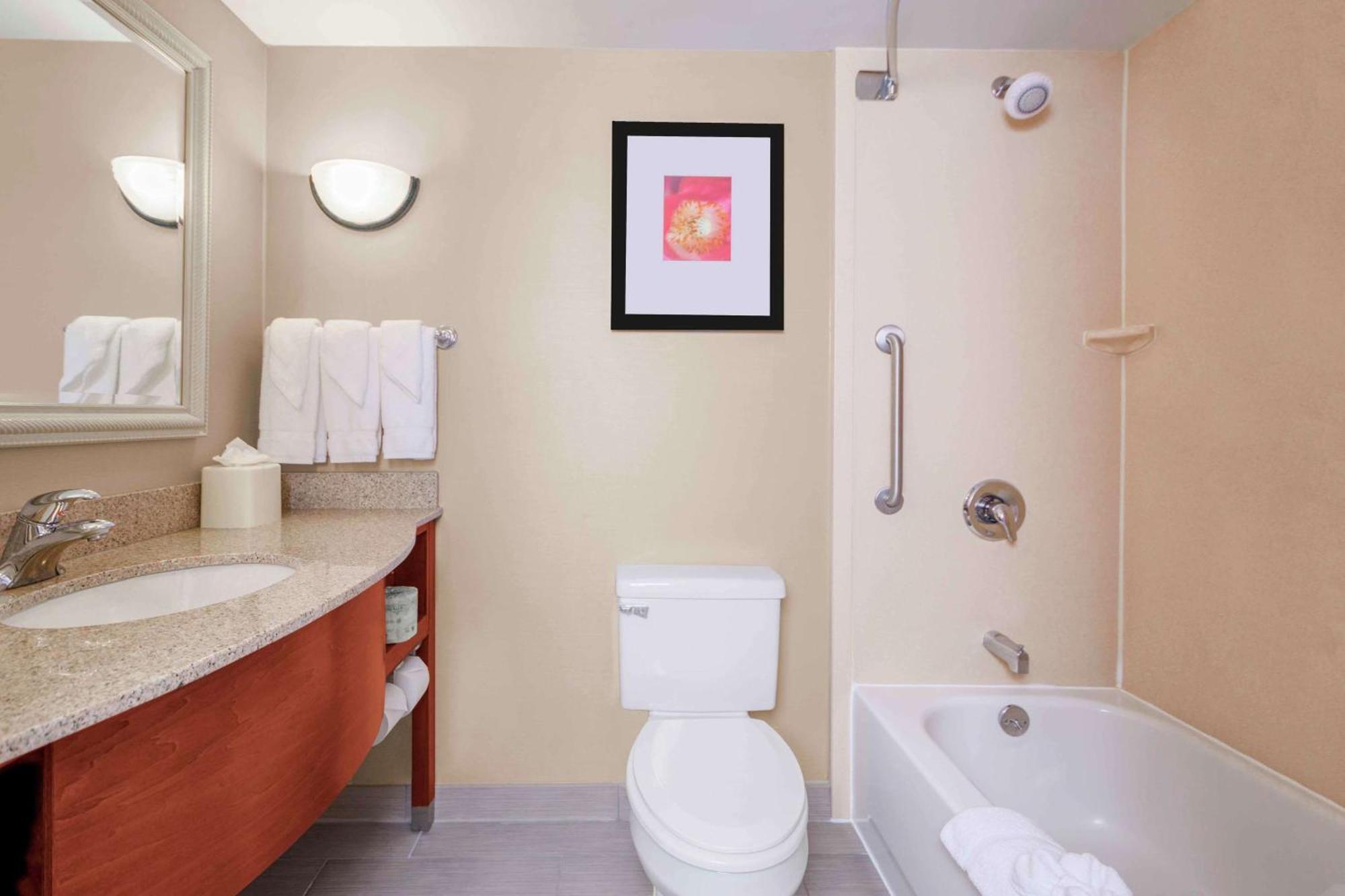 Hilton Garden Inn אינדיפנדנס מראה חיצוני תמונה
