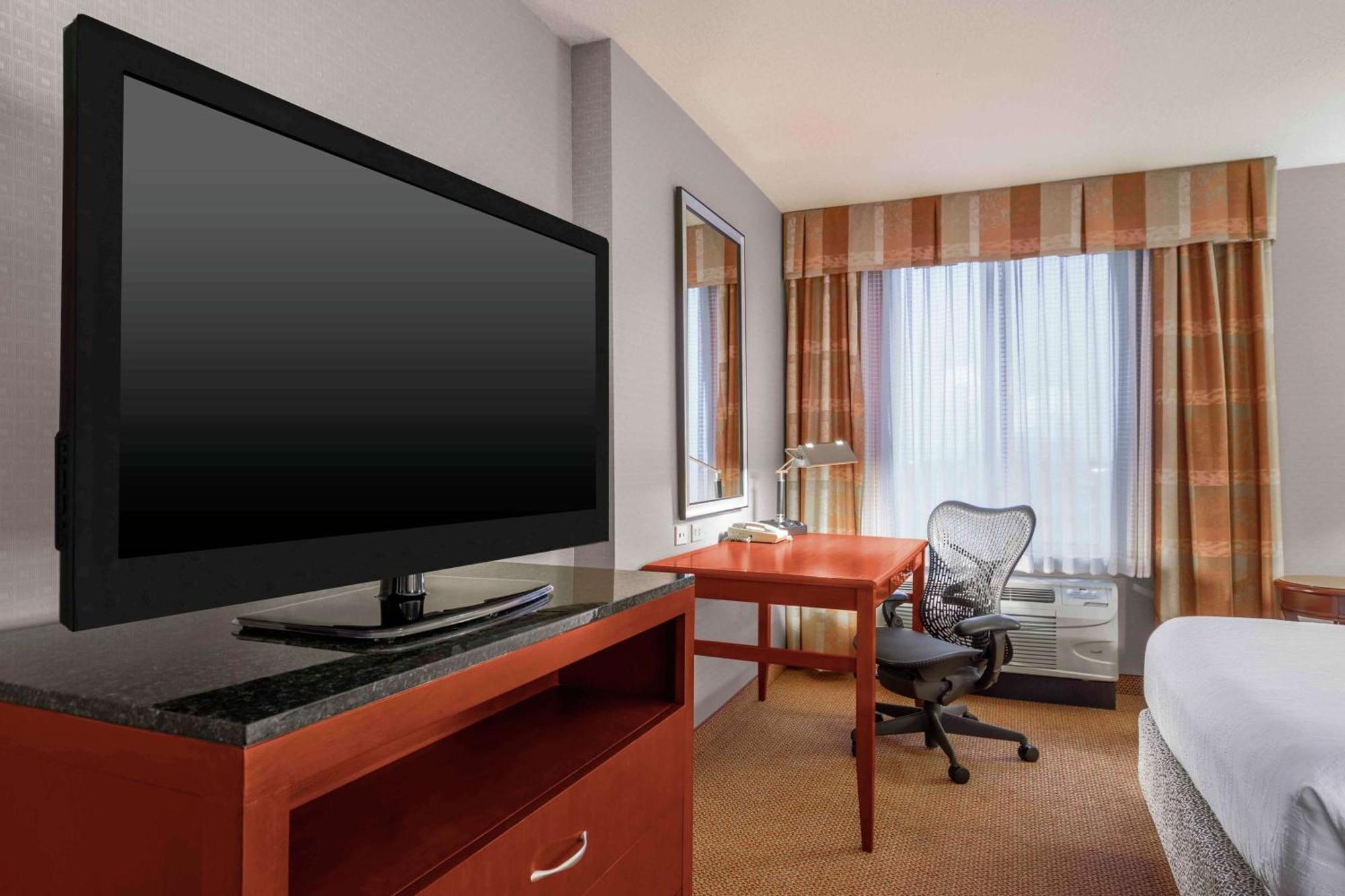 Hilton Garden Inn אינדיפנדנס מראה חיצוני תמונה