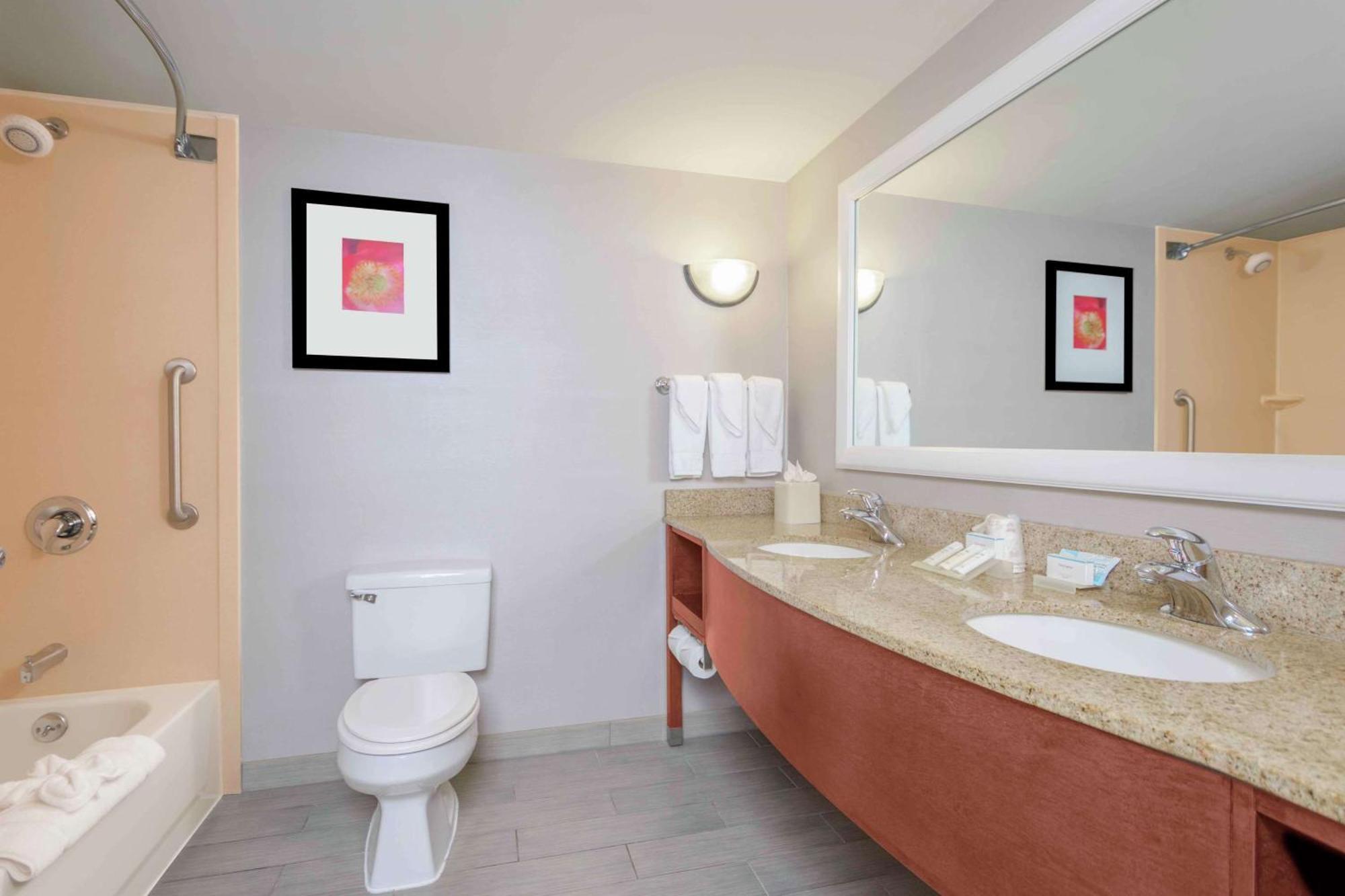 Hilton Garden Inn אינדיפנדנס מראה חיצוני תמונה